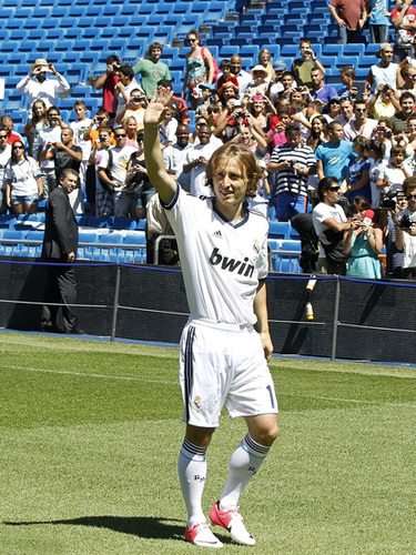 斯基拉：那不勒斯依然想租梅努，球员也想要获得更多出场机会