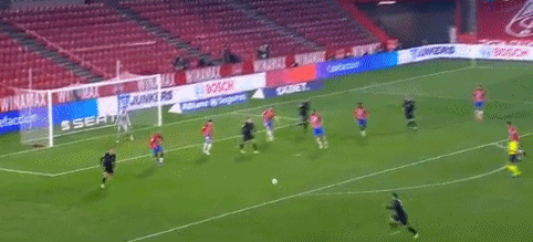 三连冠！上海海港加冕2025赛季中超冠军，摘下队史中超第四星